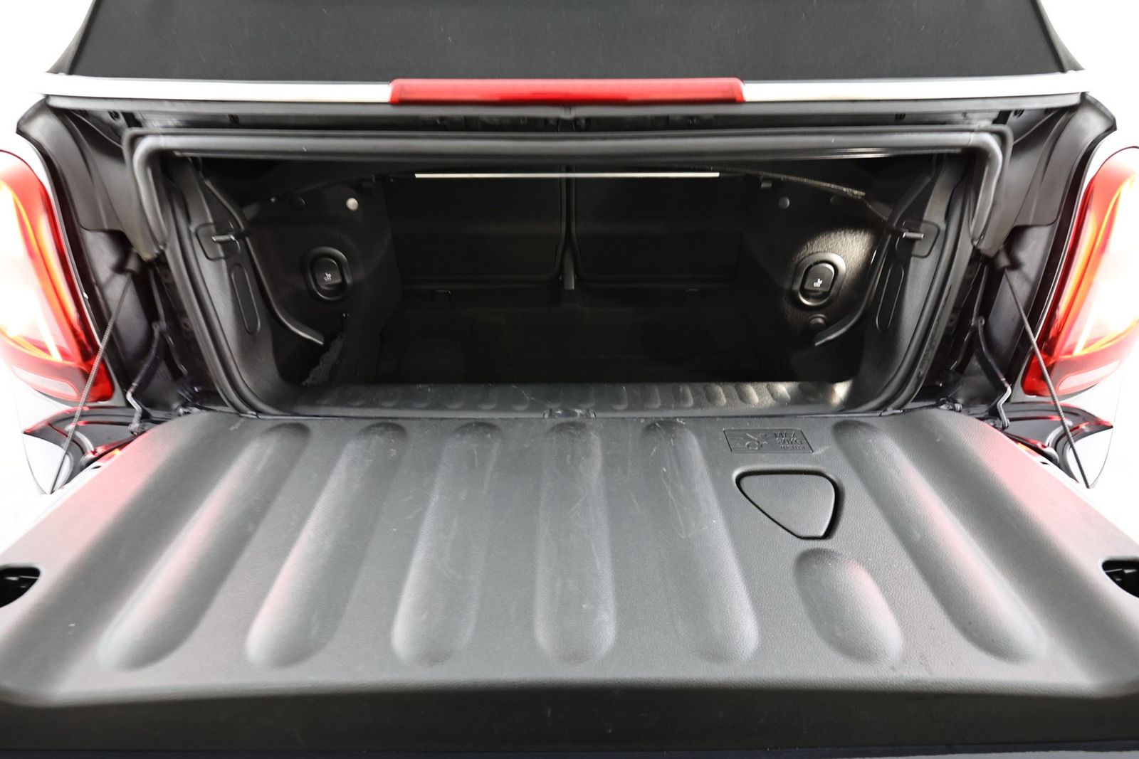 MINI Cooper Cab. Classic Trim - Samsaru's Car Outlet