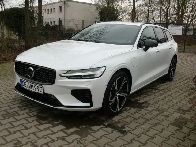 Volvo V60 T6 AWD Ultra Dark*Business-Paket*360Grad*B+W