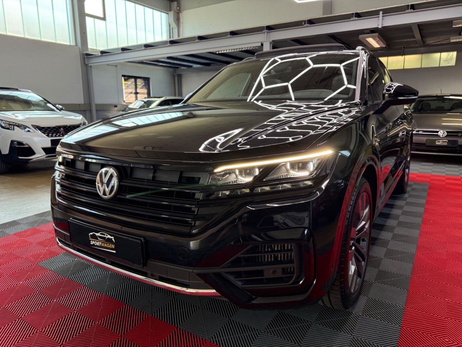 Volkswagen Touareg R-Line - Samsaru's Car Outlet