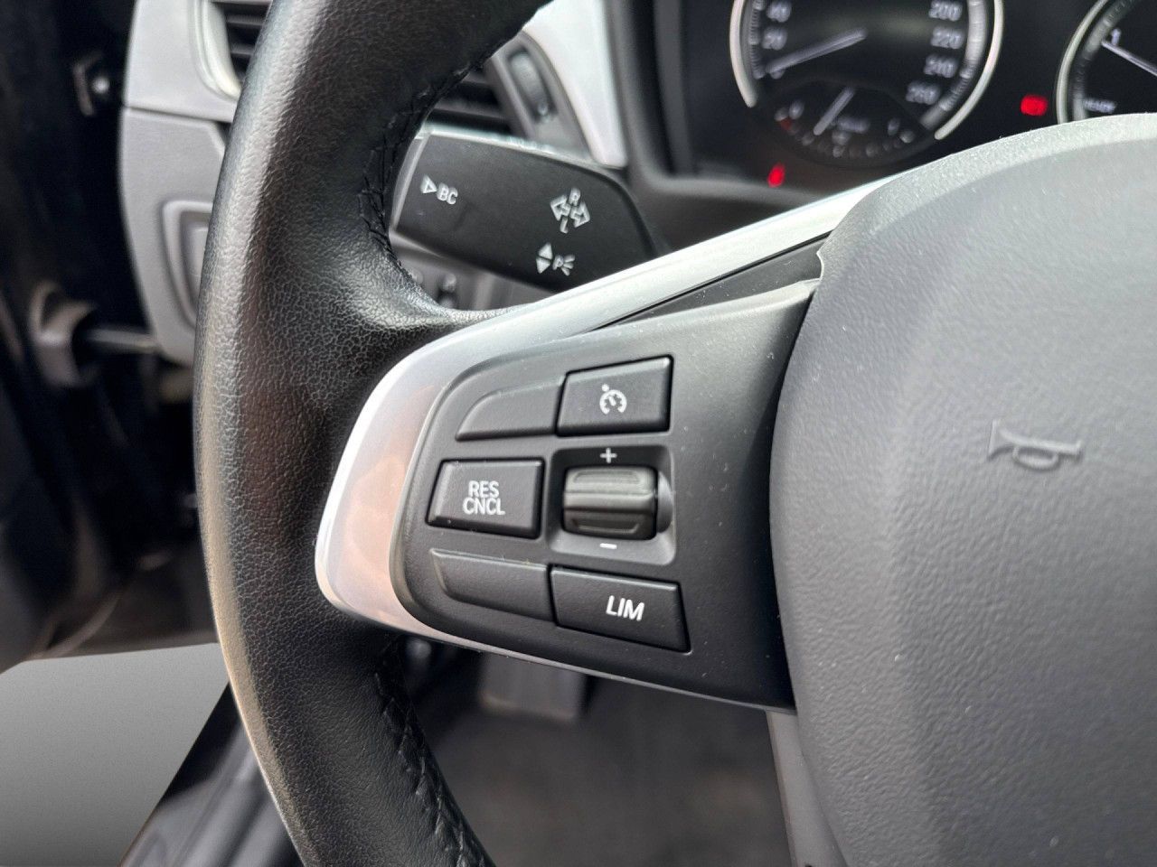 BMW X1 sDrive18d - Samsaru's Car Outlet
