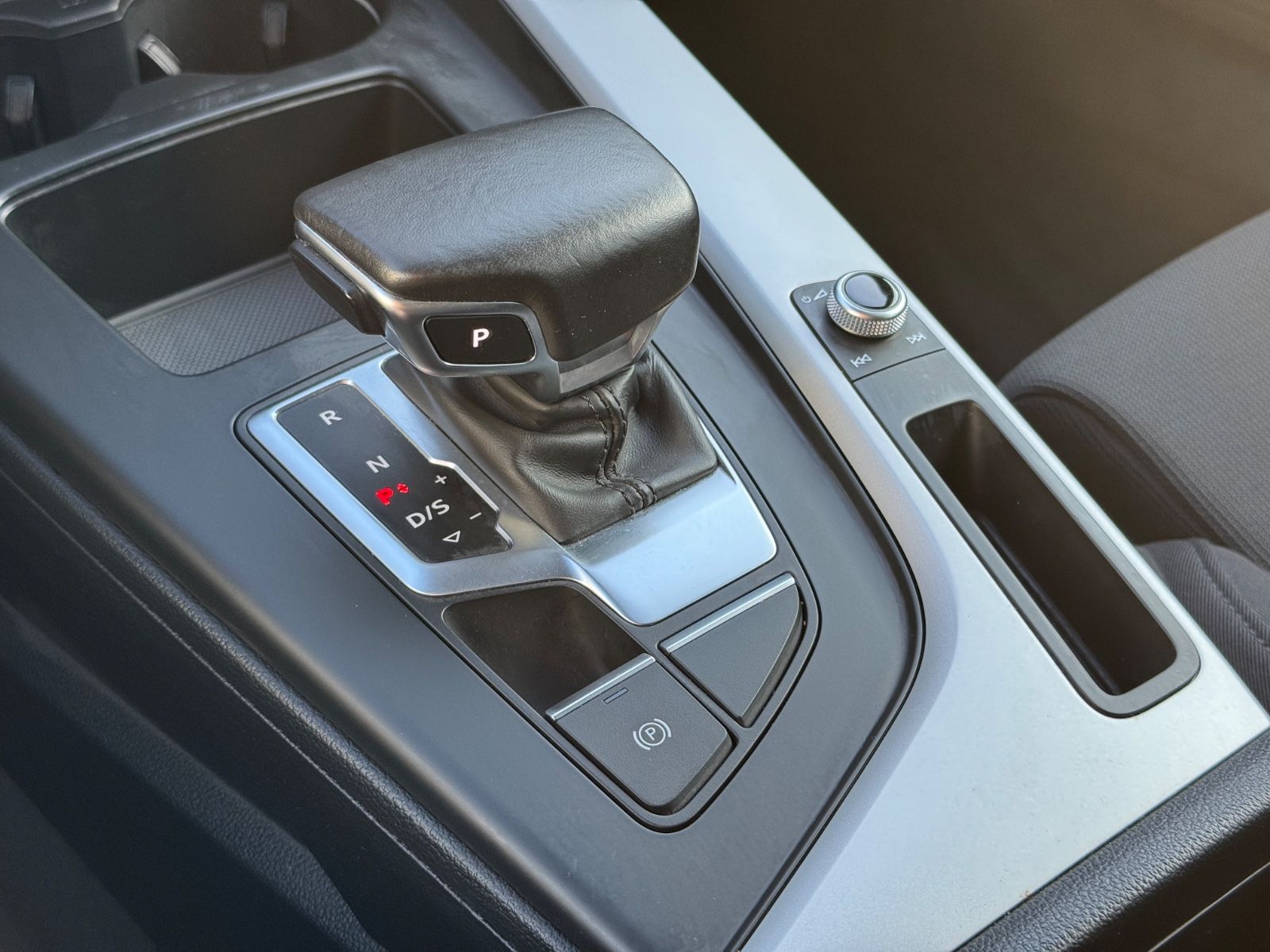 Audi A4 Av.40 TDI advanced S-Tr. - Samsaru's Car Outlet