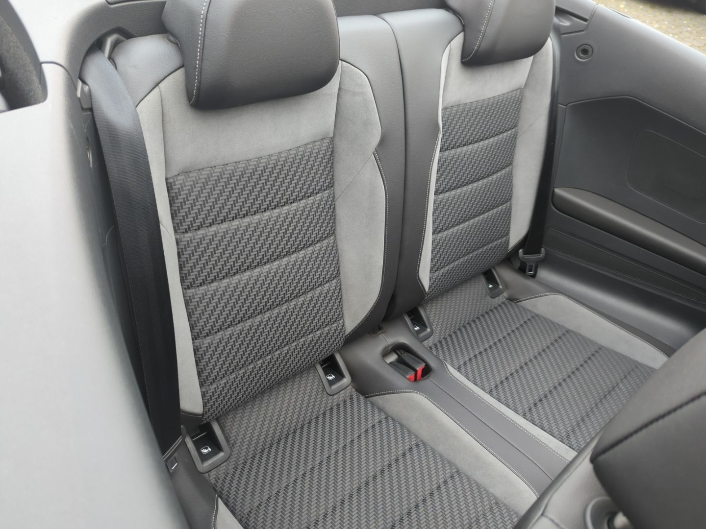 Volkswagen T-Roc R-Line 1.5 TSI DSG - Samsaru's Car Outlet
