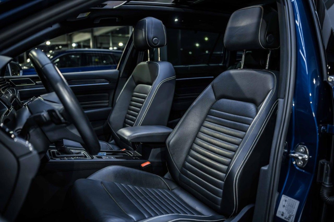 Volkswagen Passat 2.0 TDI DSG 2x R-Line STAHZG H&K PANO AHK