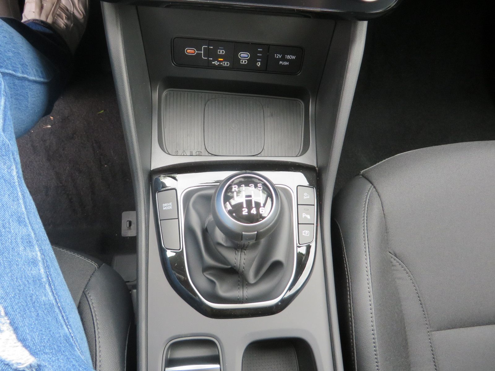 Hyundai TUCSON 1.6 T-GDI Trend - Samsaru's Car Outlet