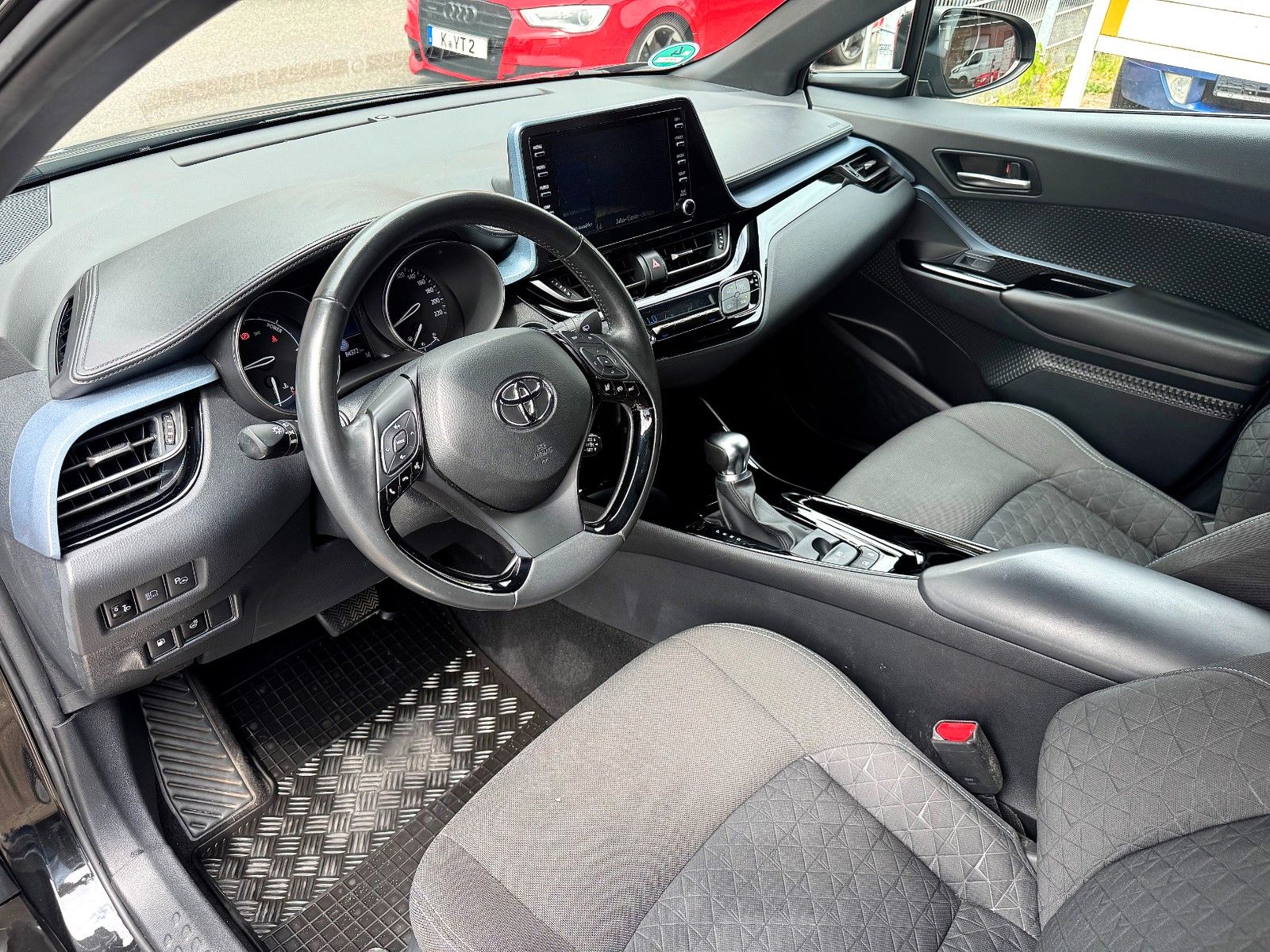 Toyota C-HR 2.0 Hybrid - Samsaru's Car Outlet