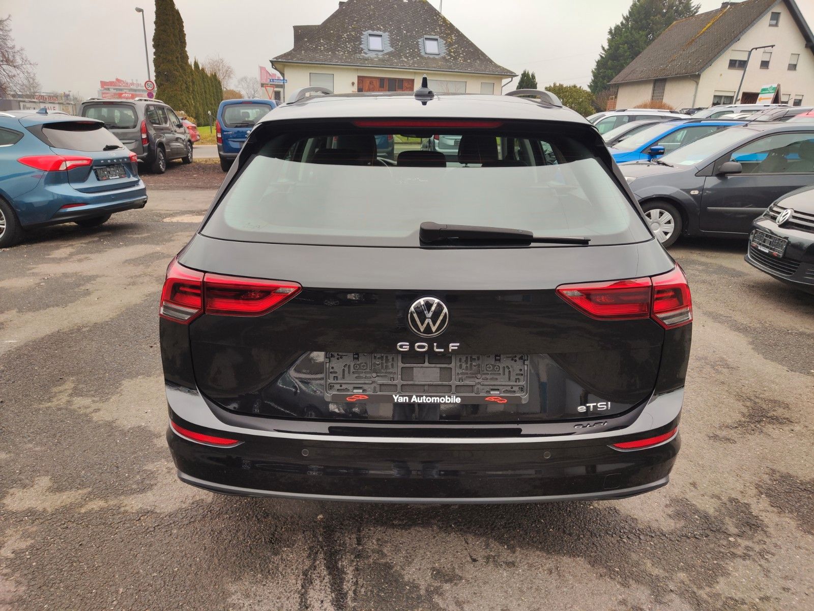 Volkswagen Golf VIII Variant Life eTSI DSG - Samsaru's Car Outlet
