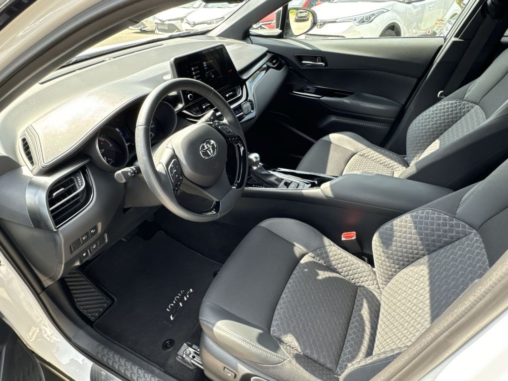 Toyota C-HR Hybrid - Samsaru's Car Outlet