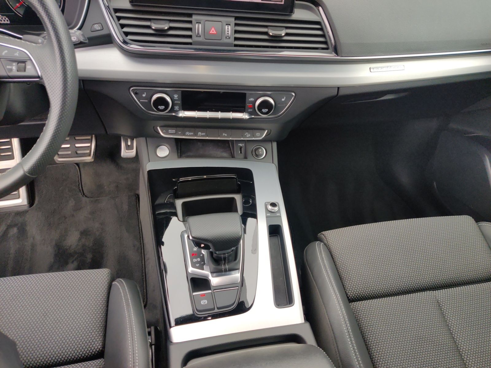 Audi Q5 40 TDI q. S-Tronic S-Line, AHK, ACC, Ambiente