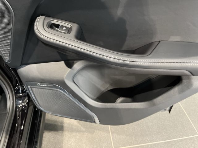 Porsche Macan - Samsaru's Car Outlet
