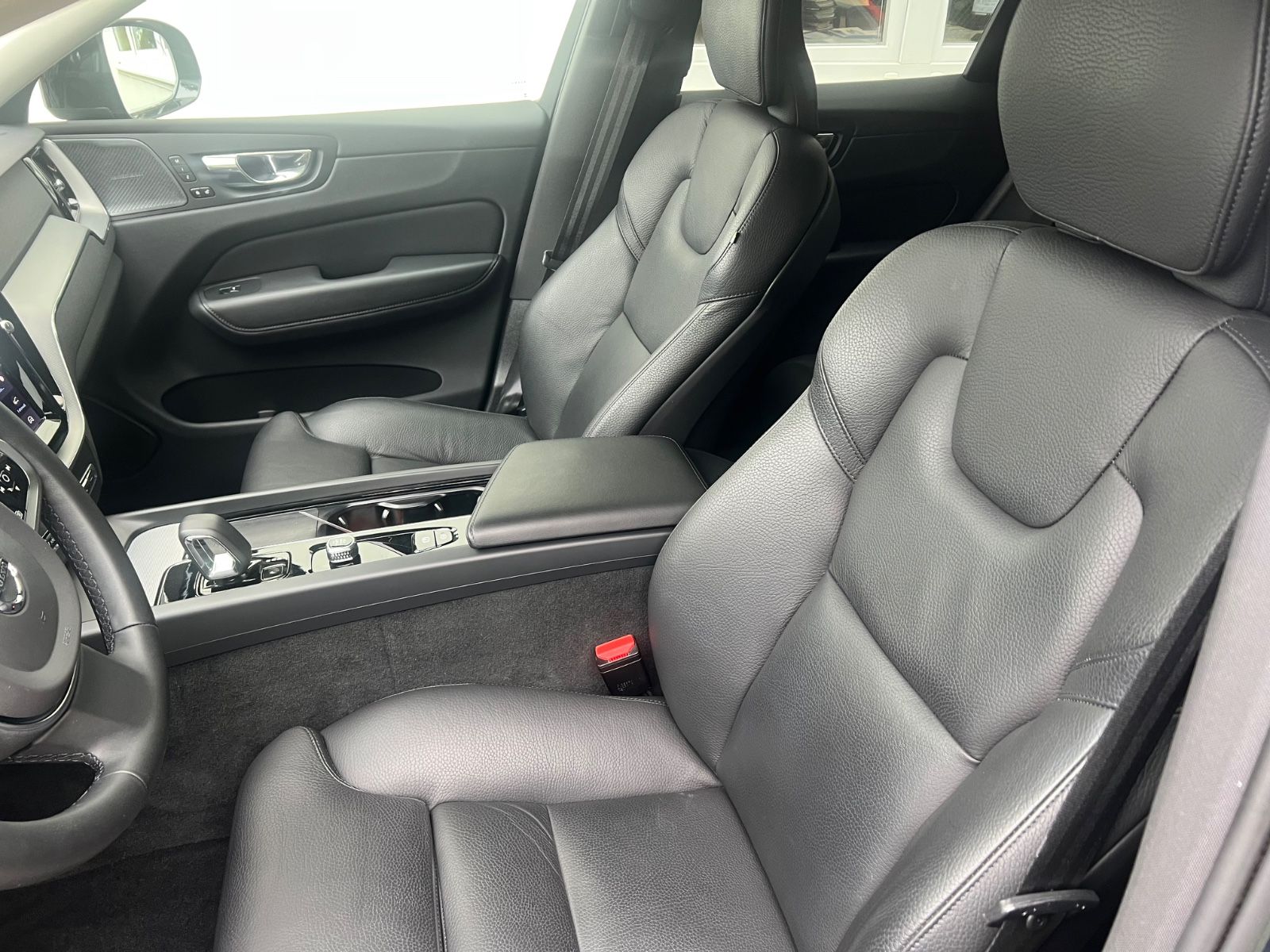 Volvo XC60 B4 Diesel AWD Plus Dark GARANTIE