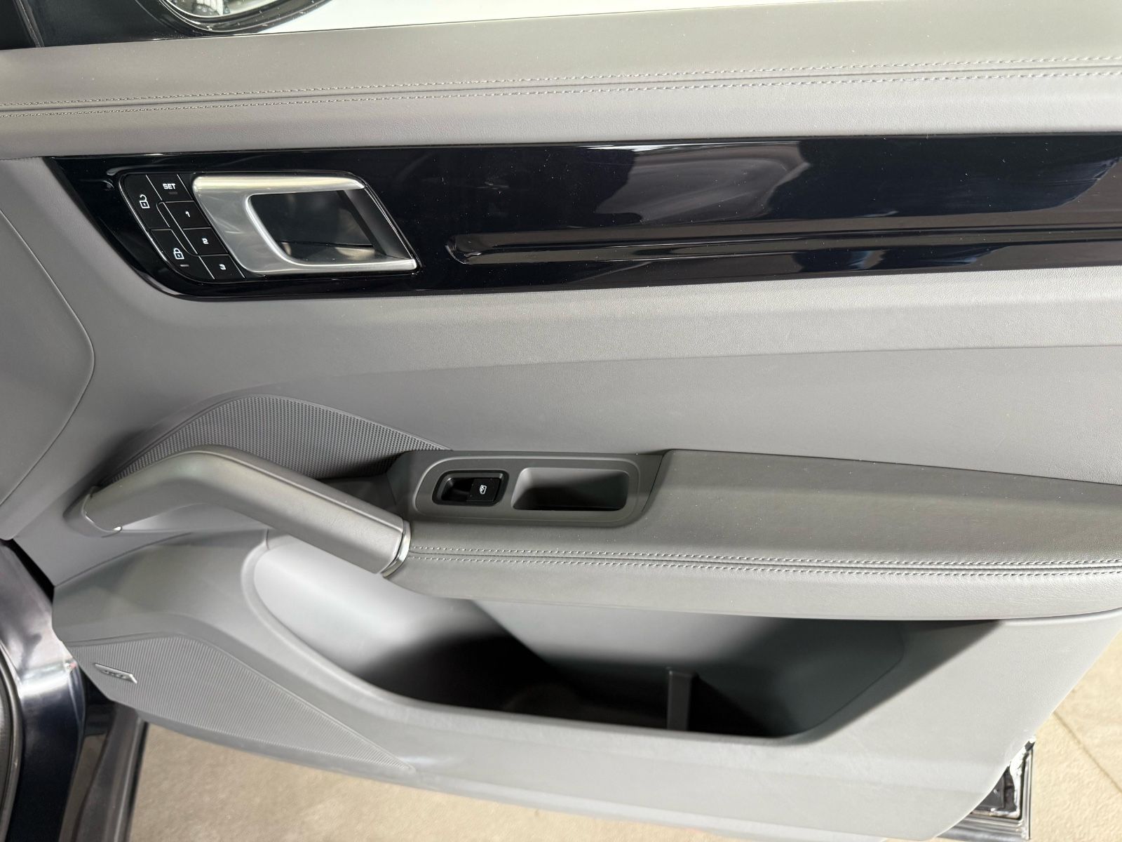 Porsche Cayenne Coupe E-Hybrid AHK+PANO+HUD+BOSE+360KAM