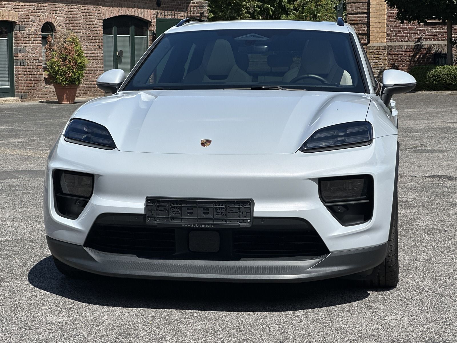 Porsche Macan 4 Exclusive - Samsaru's Car Outlet
