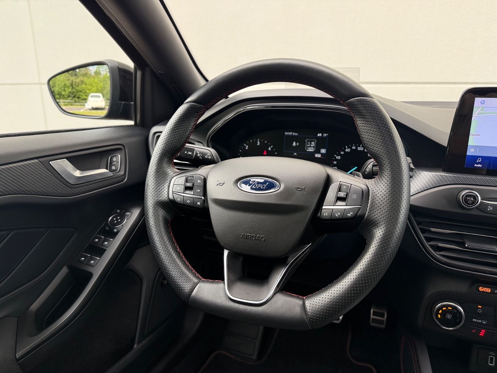 Ford Focus Lim. ST-Line - Samsaru's Car Outlet
