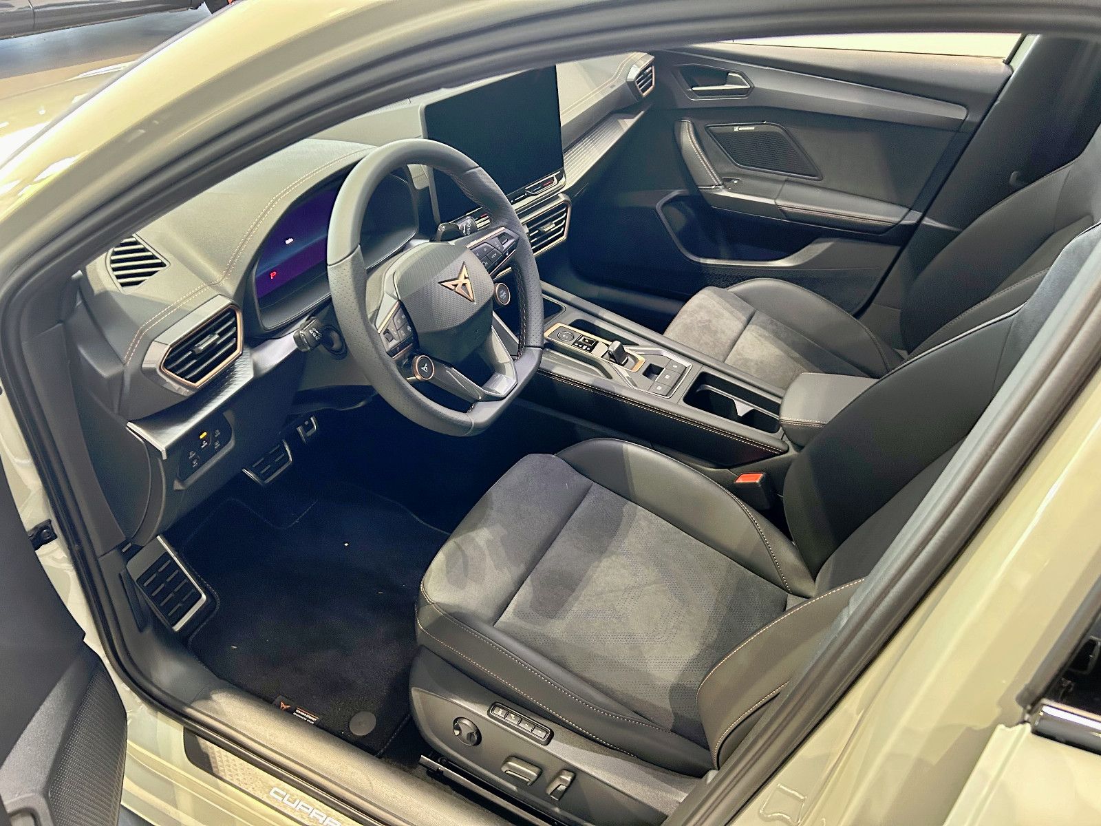 Cupra Leon 1.5 eTSI - Samsaru's Car Outlet
