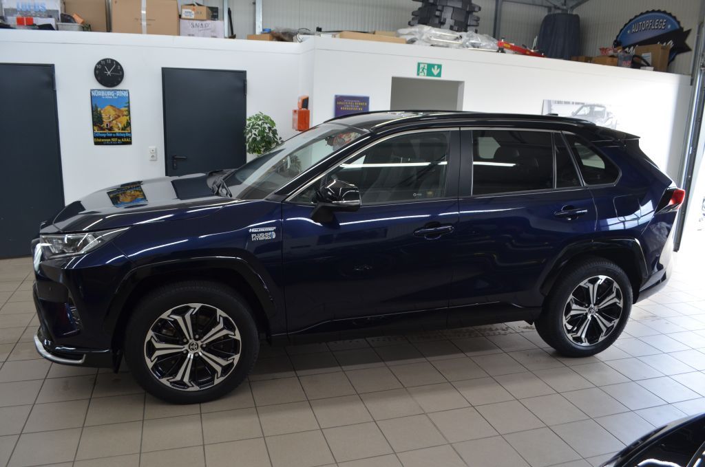 Toyota RAV 4 4x4 Plug-in-Hybrid - Samsaru's Car Outlet
