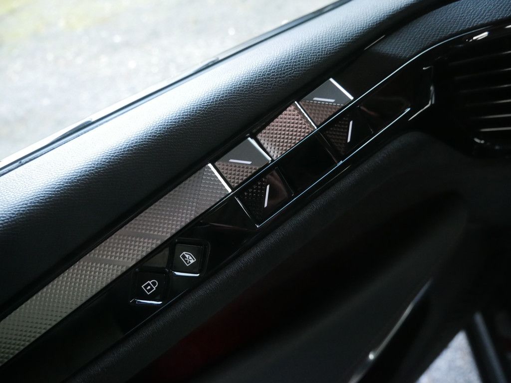 DS Automobiles DS 4 E-TENSE 225 Performance Line + MATRIX-LED