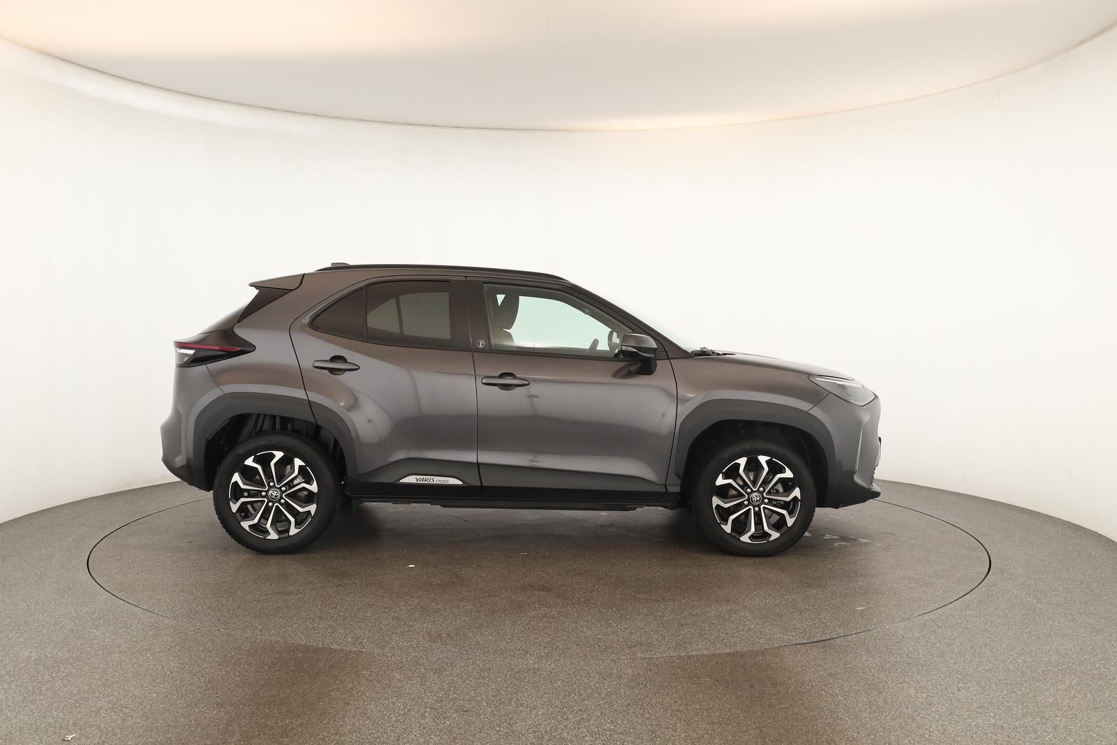 Toyota Yaris Cross CVT Team D LED Navi SHZ iACC Kam 17"