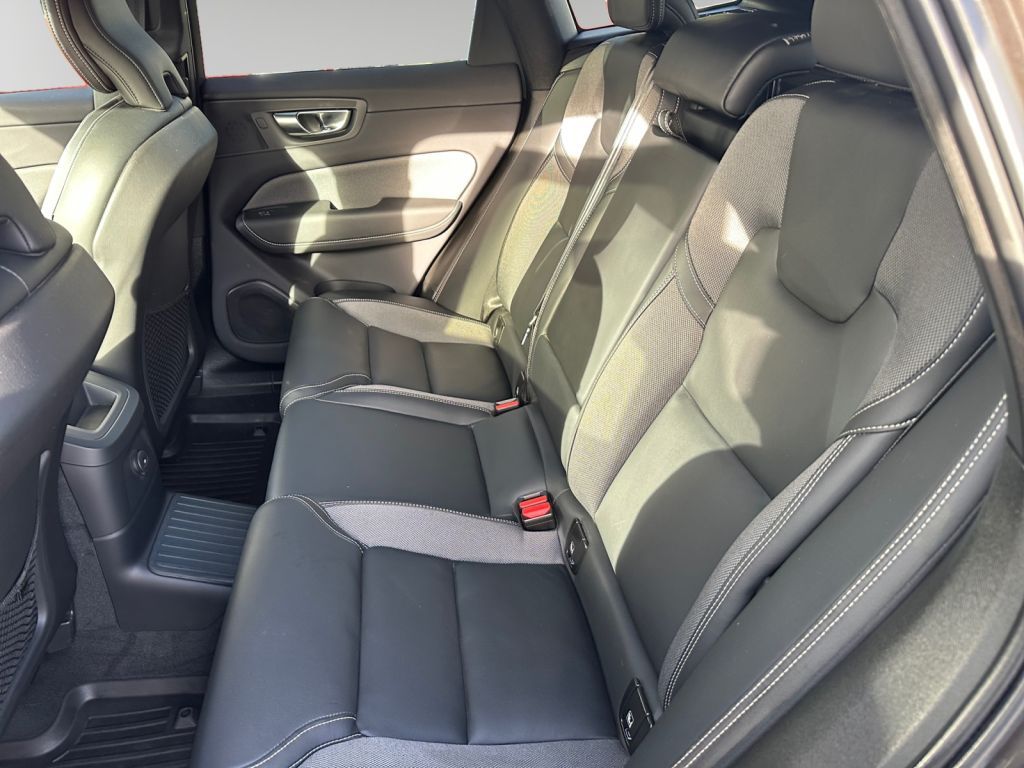 Volvo XC60 T8 AWD Recharge Plus Dark 360° AHK semi ele