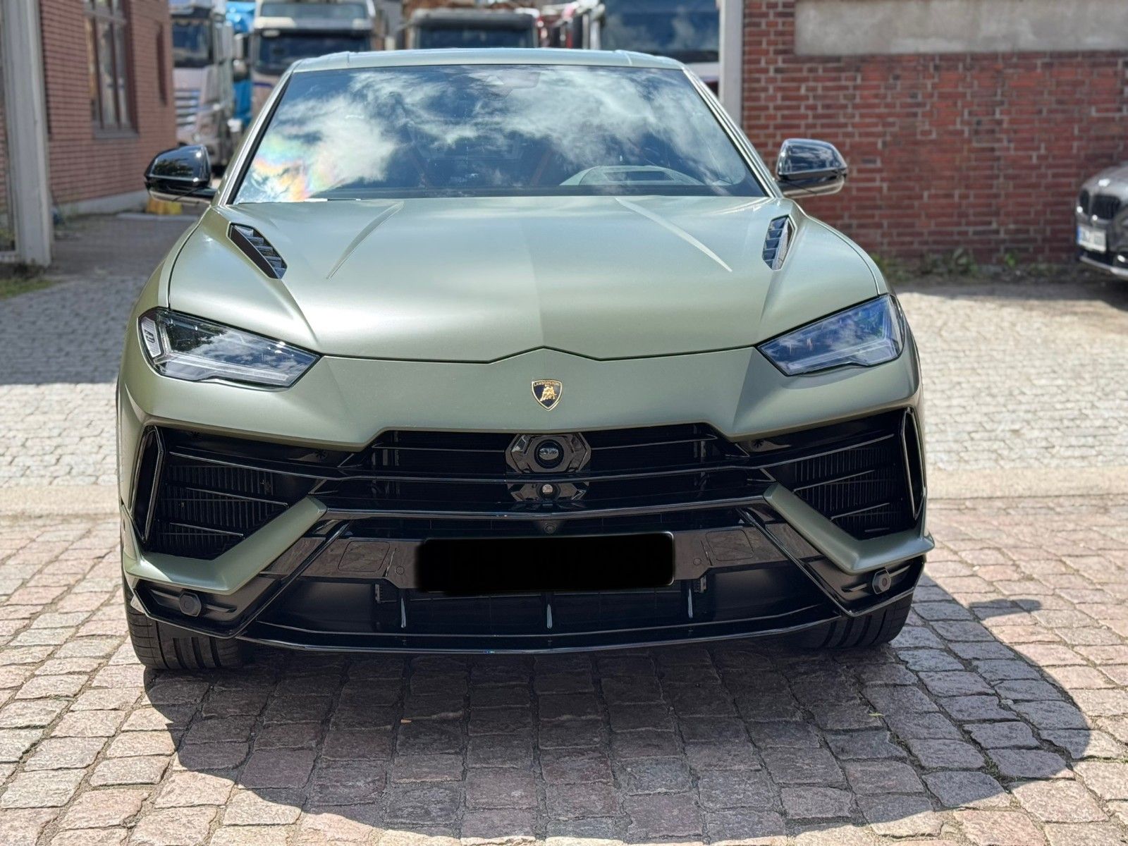 Lamborghini Urus 4.0 V8 S - Samsaru's Car Outlet