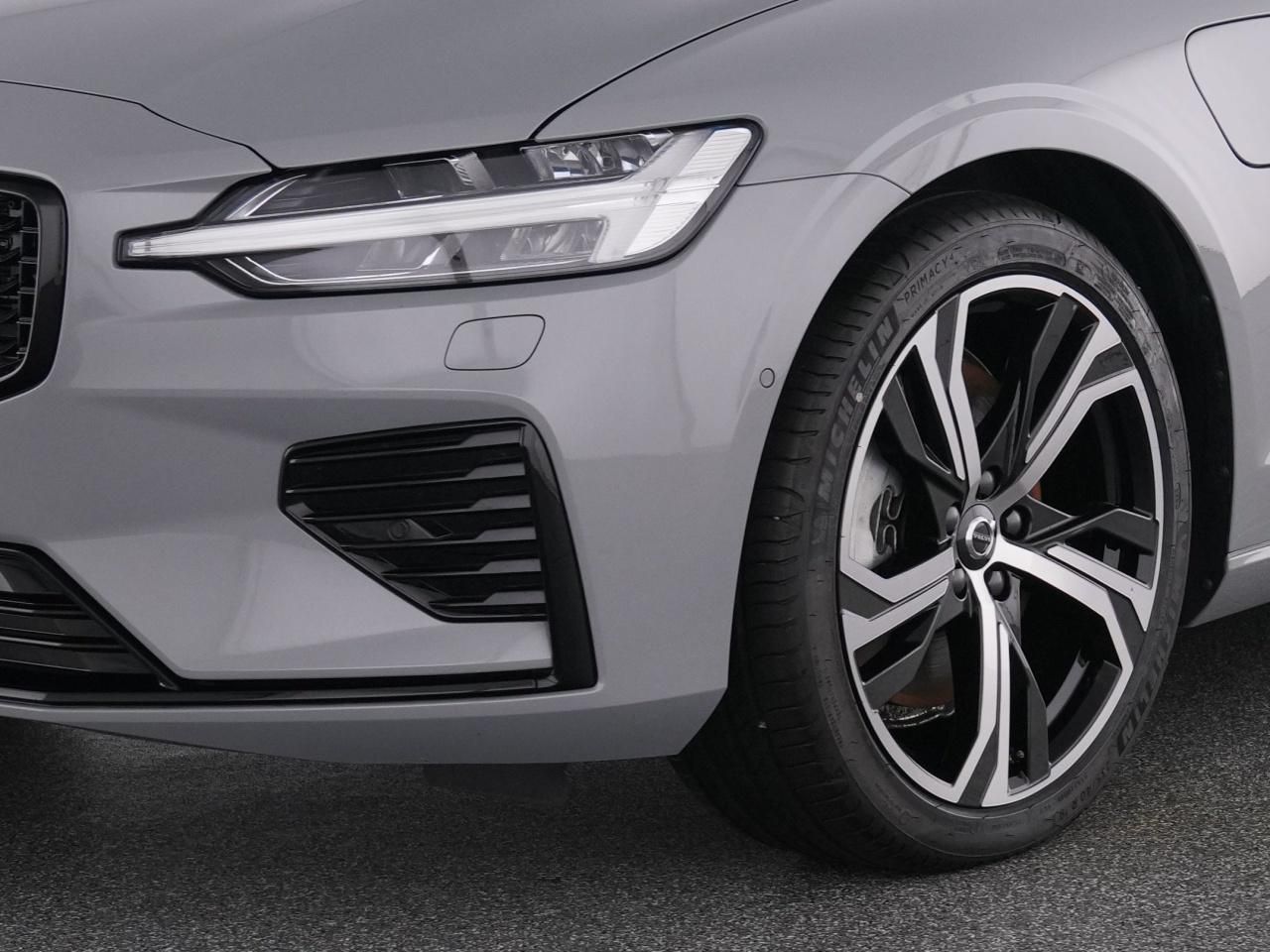 Volvo V60 T6 Recharge AWD PlusDark+AHK+PANO+360°+LM 19