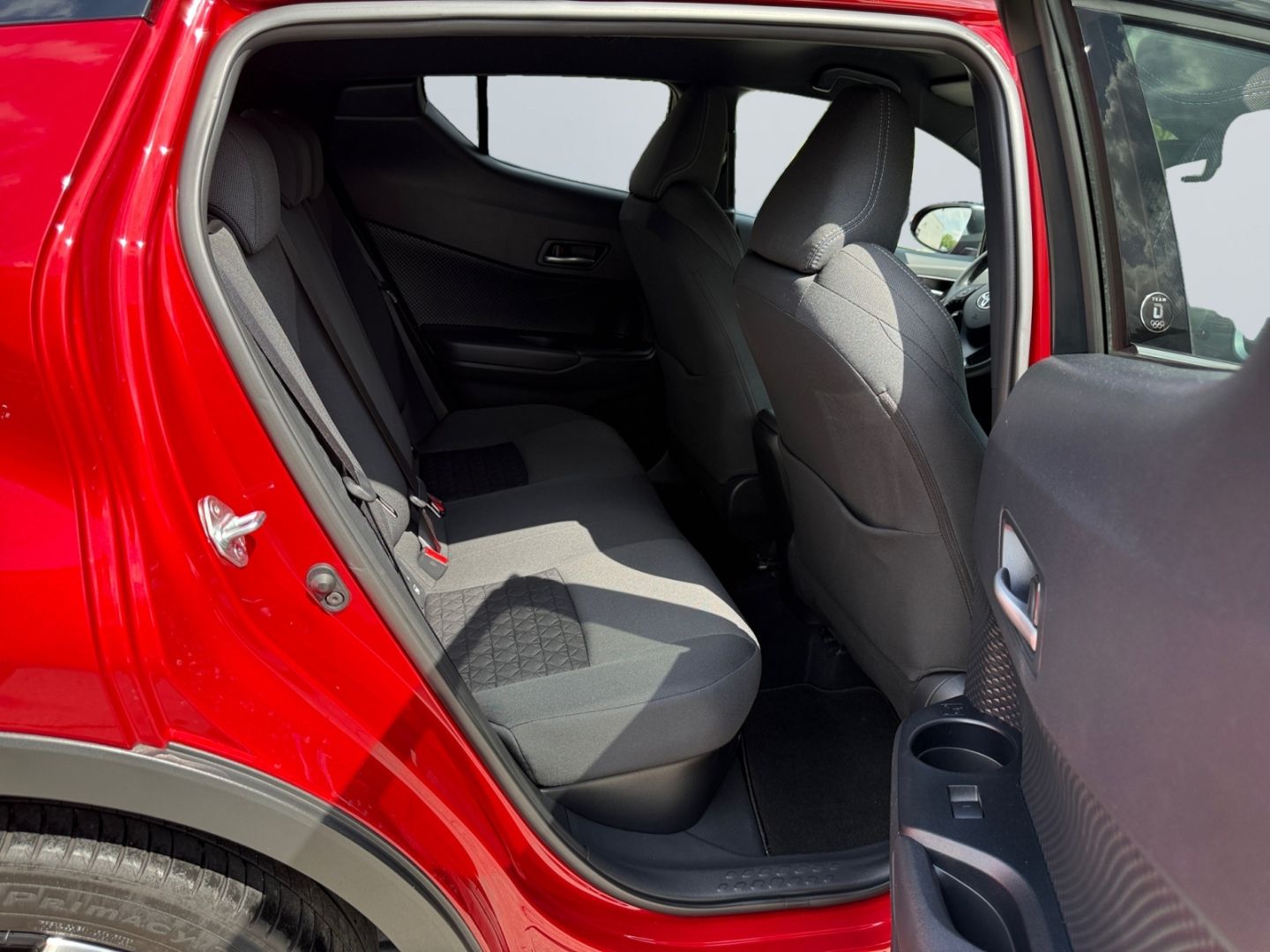Toyota C-HR 2.0 Hybrid Team - Samsaru's Car Outlet