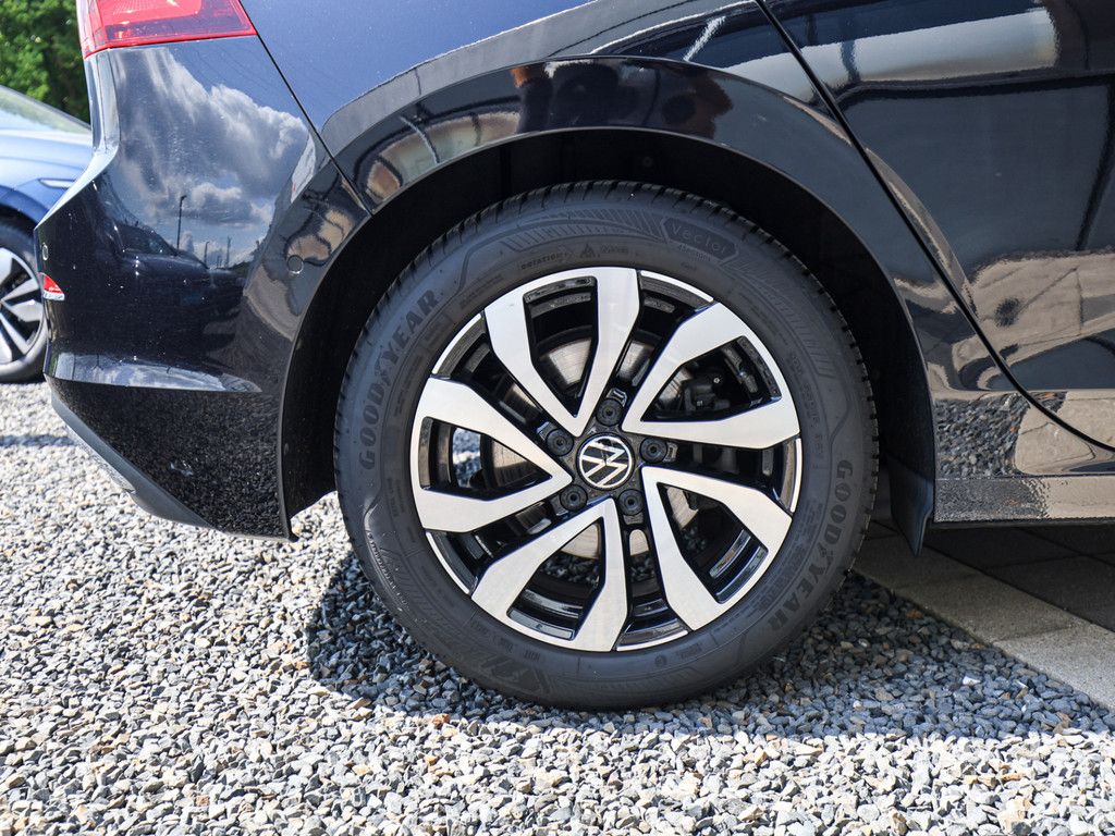 Volkswagen Golf VIII ACTIVE 2.0 l DSG - Samsaru's Car Outlet