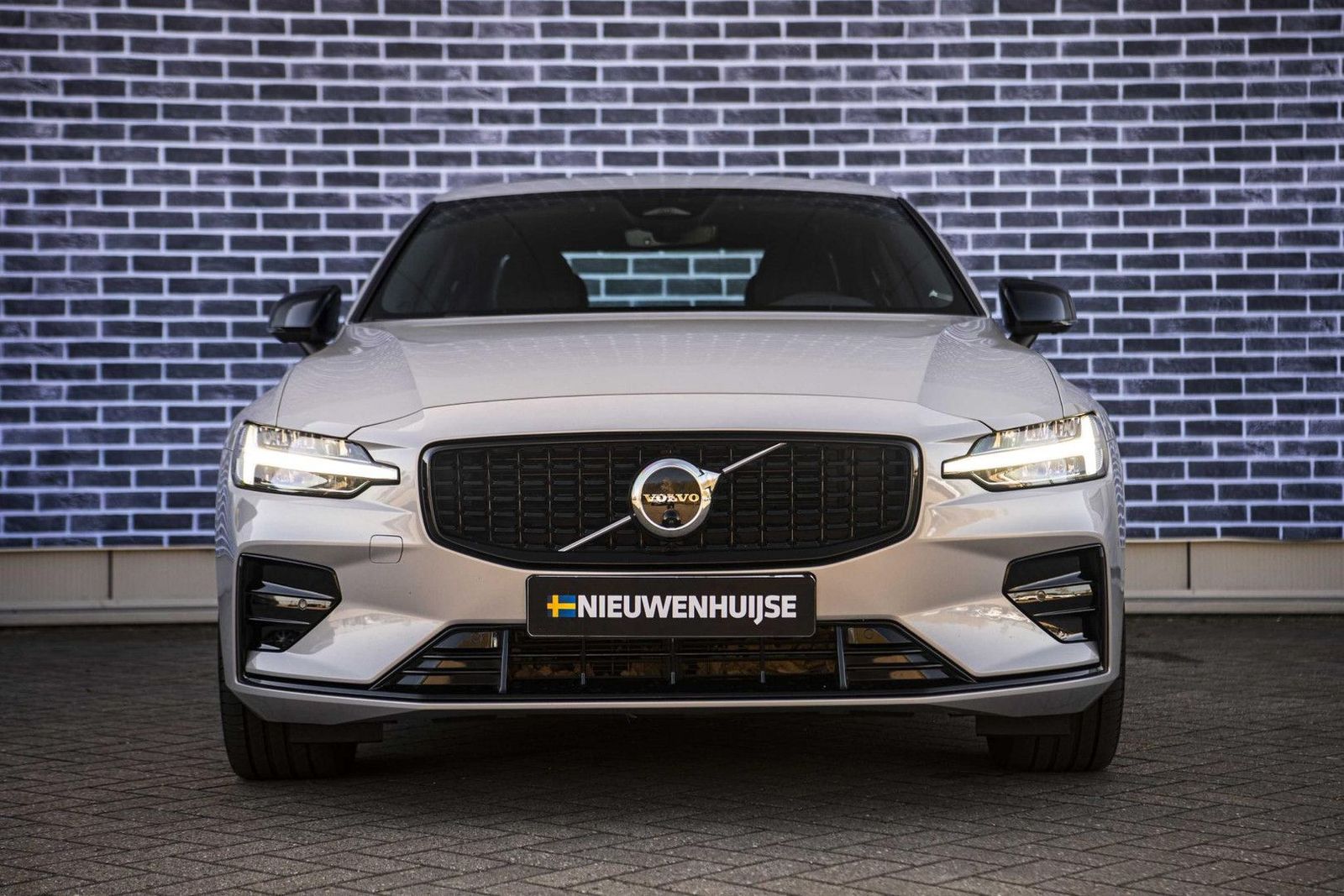 Volvo S60 2.0 B4 Plus Dark | Panoramisch schuif/kantel