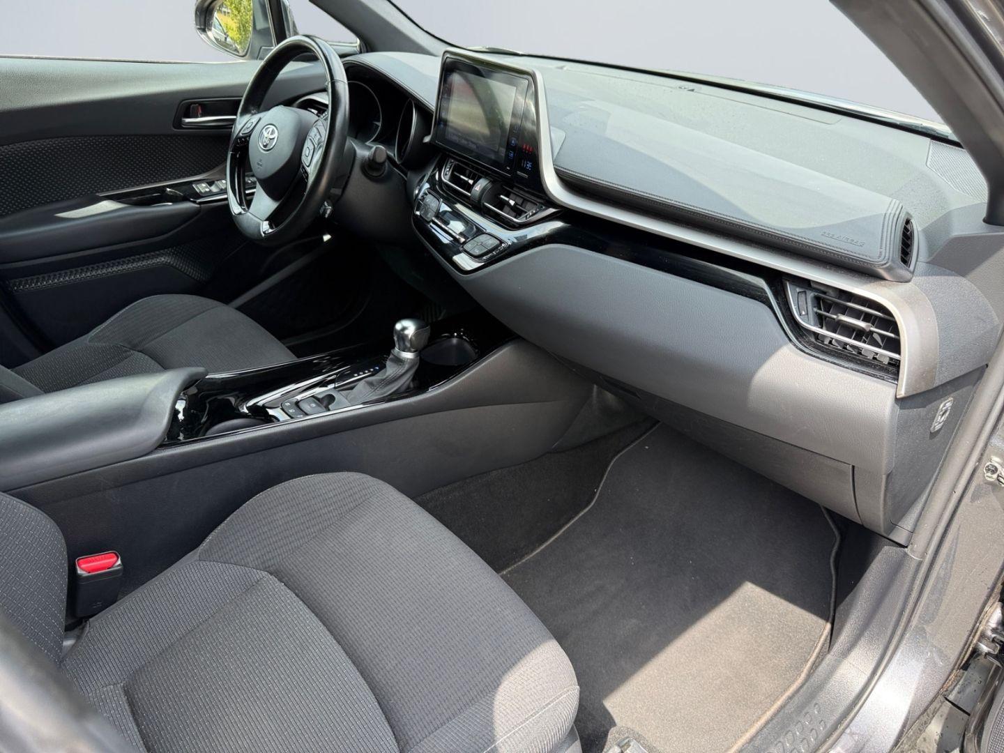 Toyota C-HR 1.8 Hybrid Club - Samsaru's Car Outlet