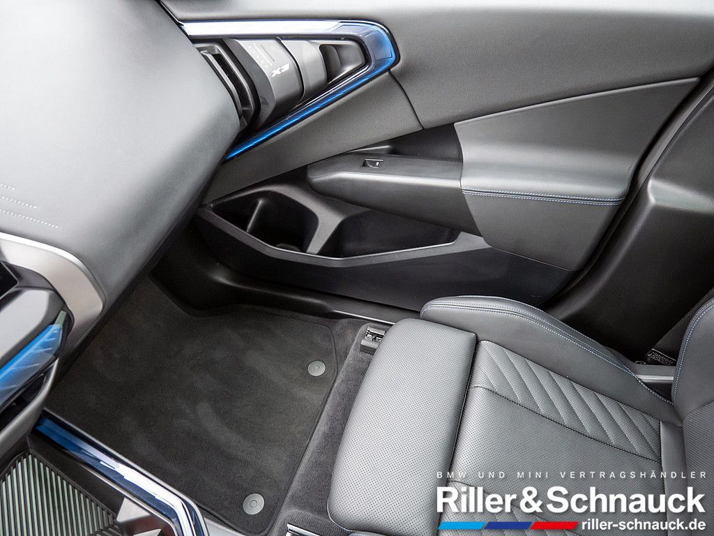 BMW X3 20i xDrive M-Sport NAVI AHK ACC LED PANO 360°