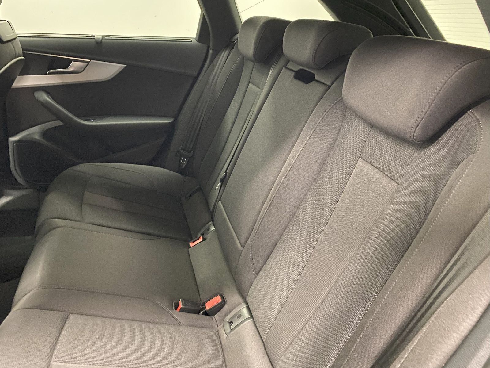 Audi A4 Avant 40 TDI quattro S line - Samsaru's Car Outlet