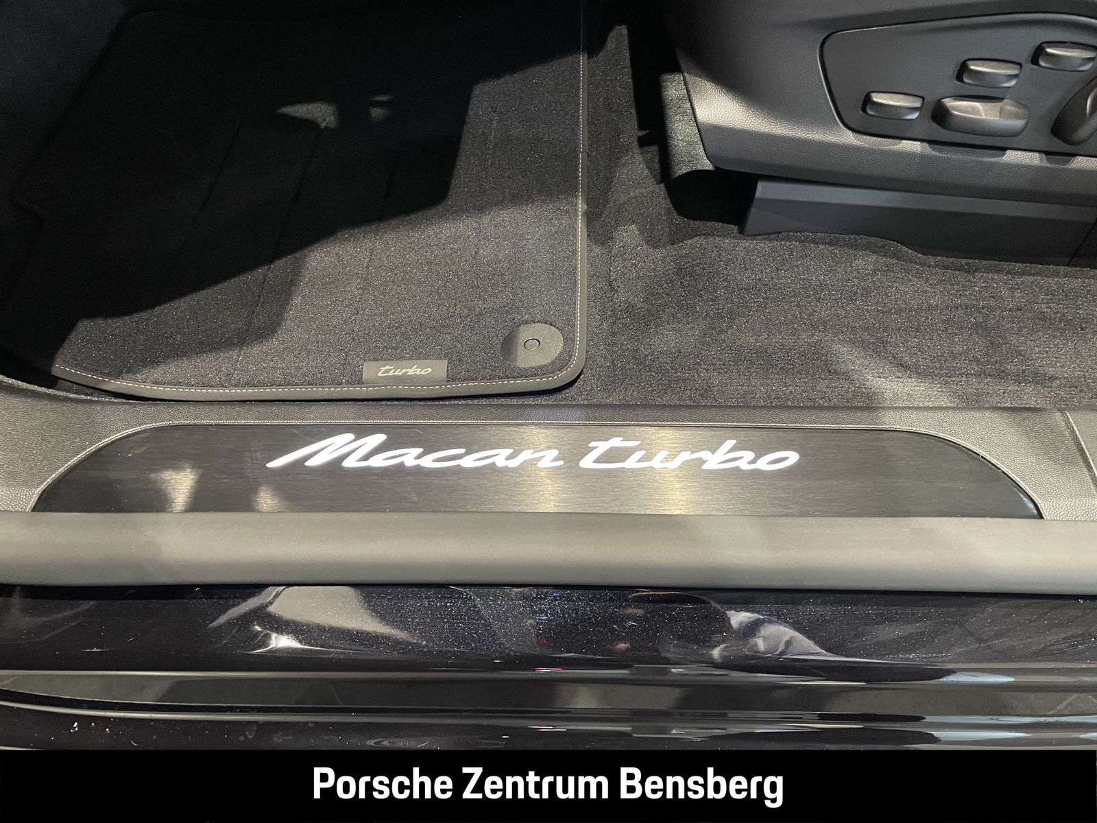 Porsche Macan Turbo Electric