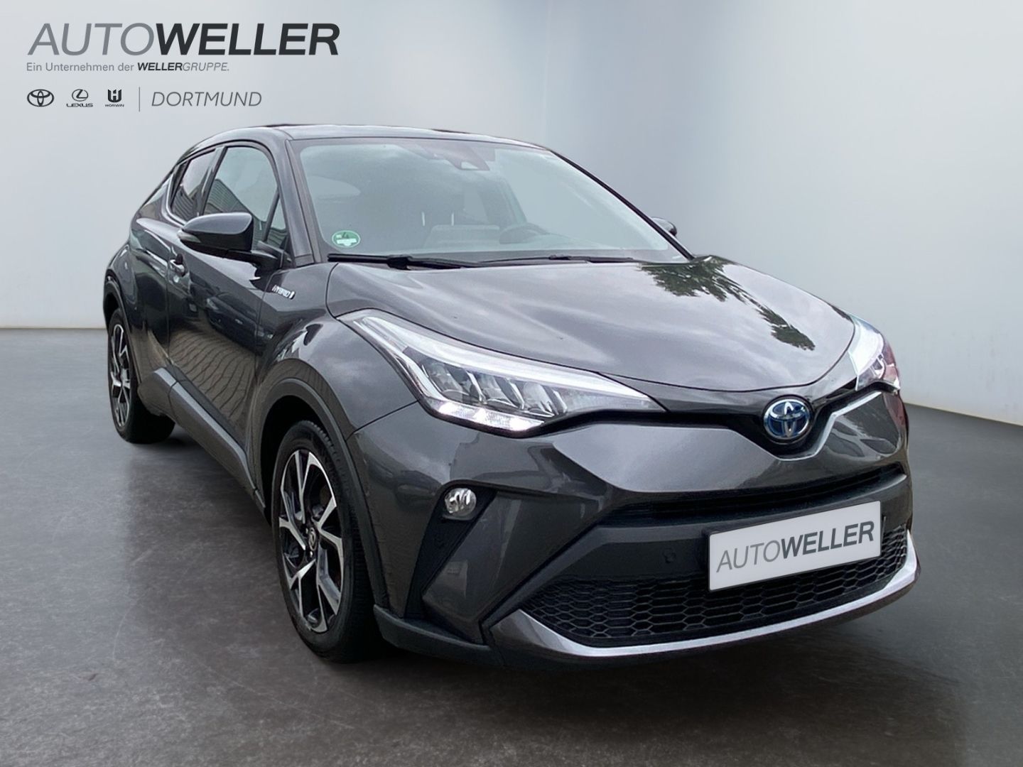 Toyota C-HR 2.0 Hybrid Team - Samsaru's Car Outlet