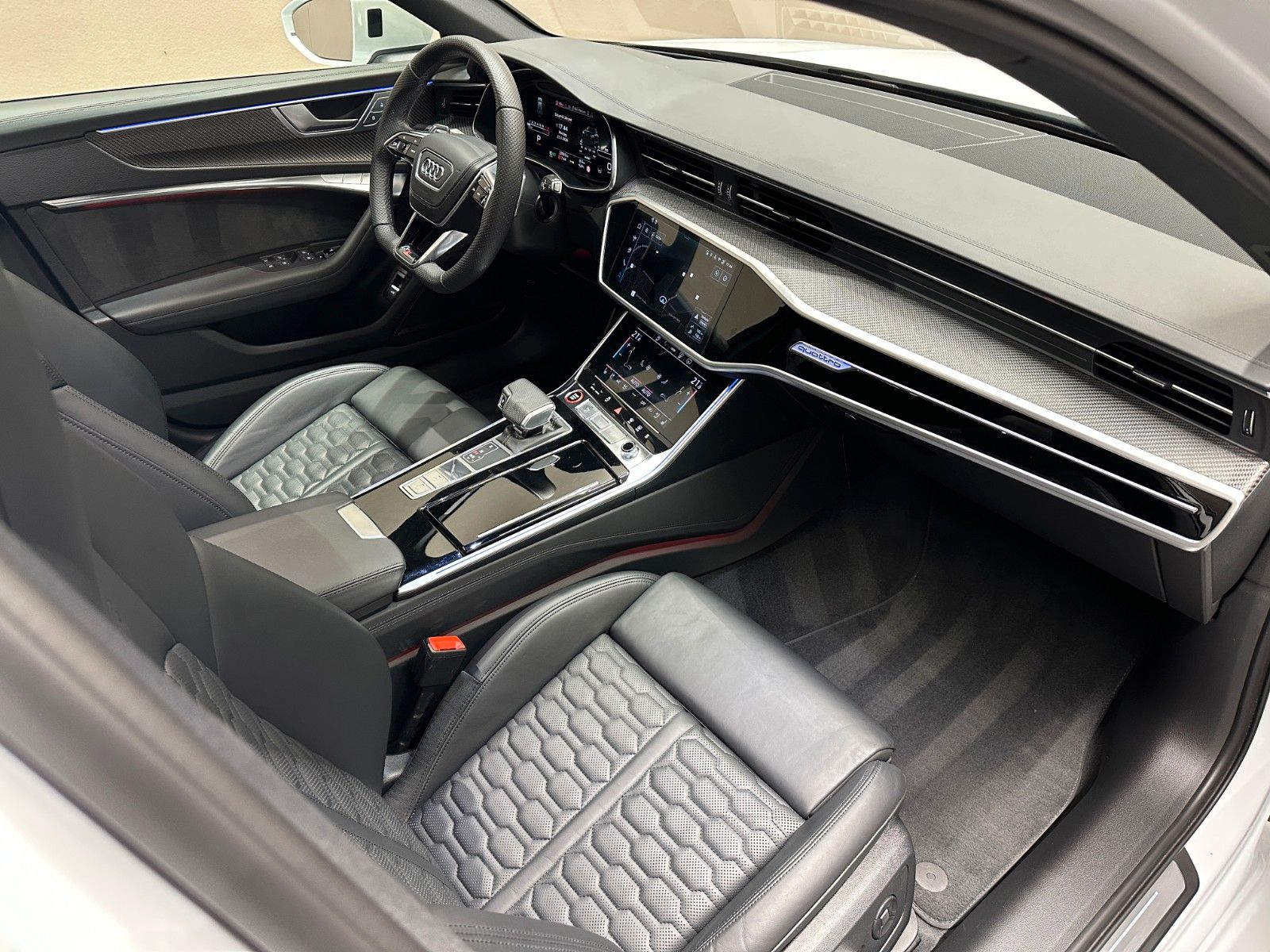 Audi RS6 Avant 4.0 TFSI quattro *1.HAND*KERAMIK*PANO*