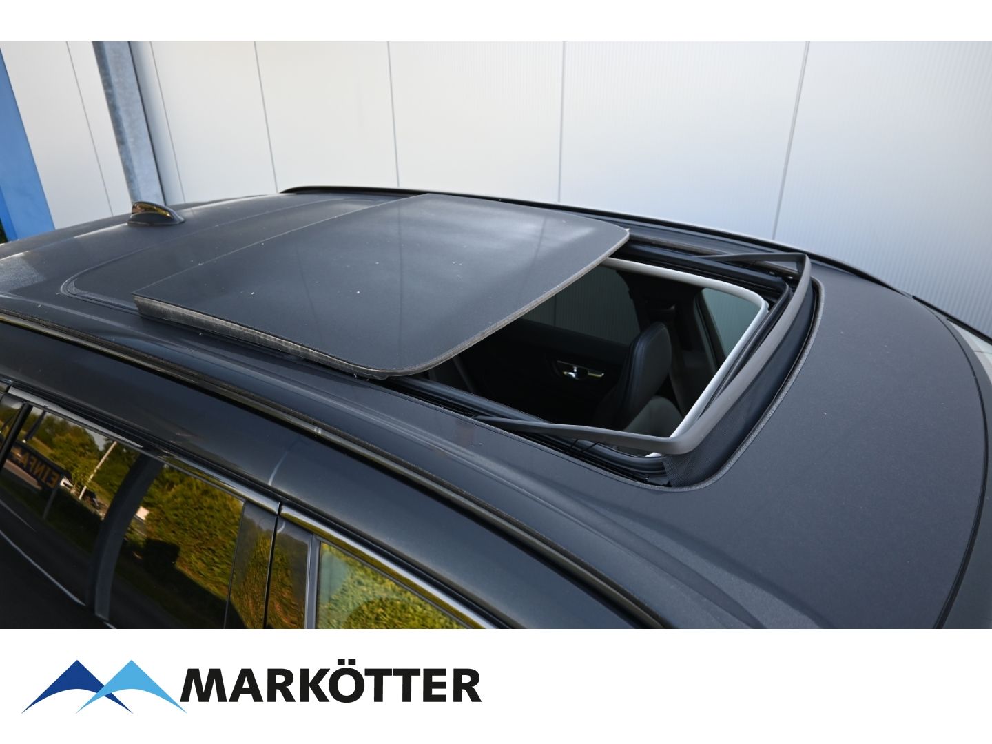 Volvo XC60 T8 Recharge Plus AWD - Samsaru's Car Outlet