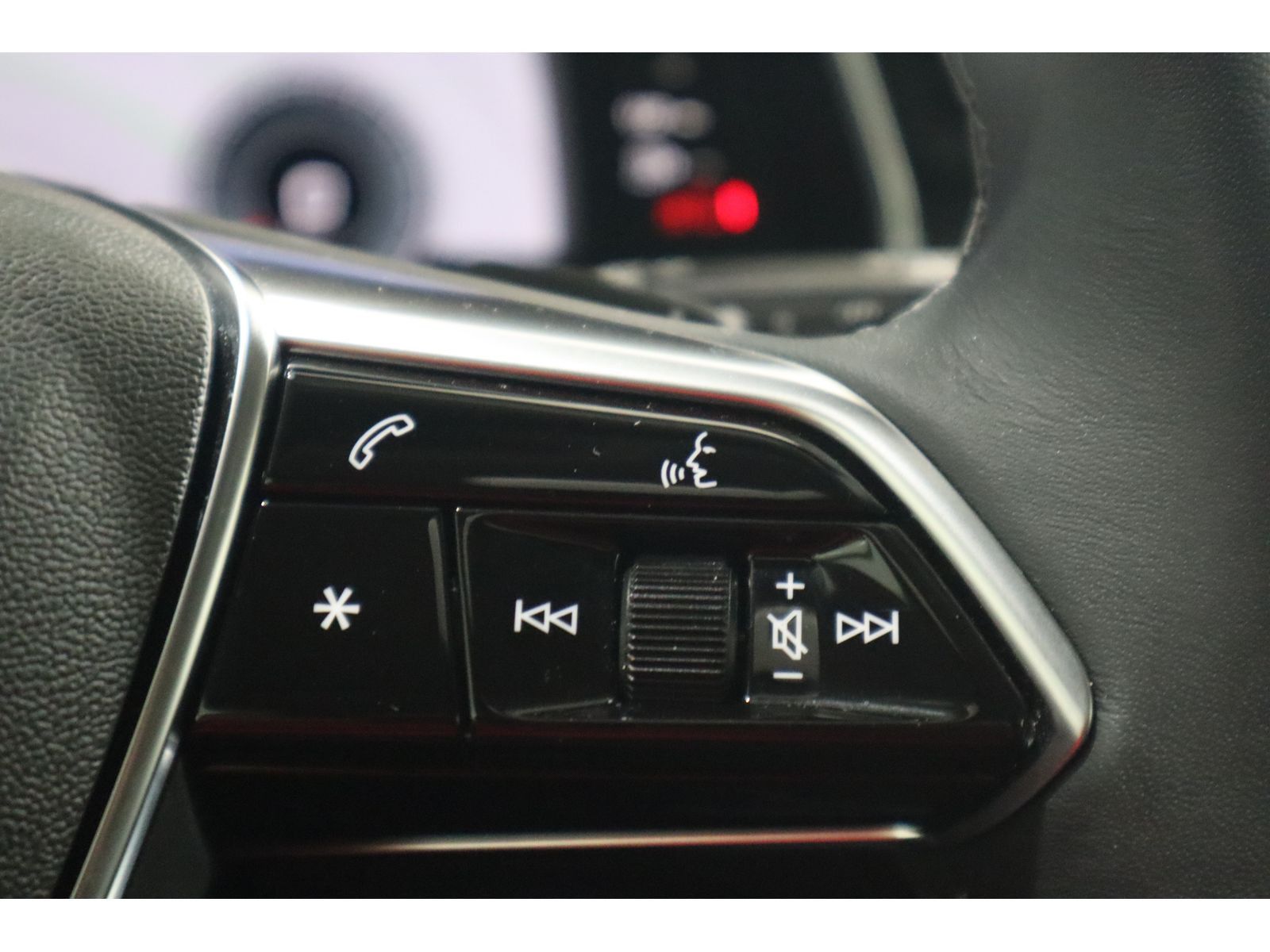 Audi A6 Avant 40 TDI quattro S line - Samsaru's Car Outlet