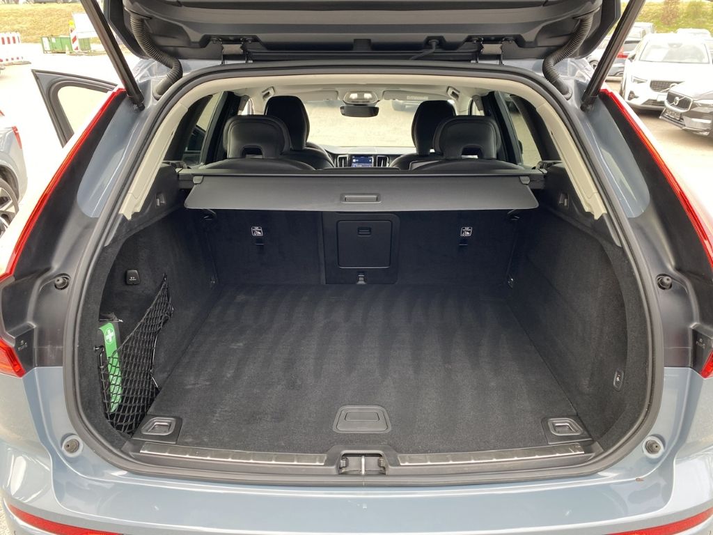 Volvo XC60 Plus Dark AWD B4 Diesel EU6d AHK digitales