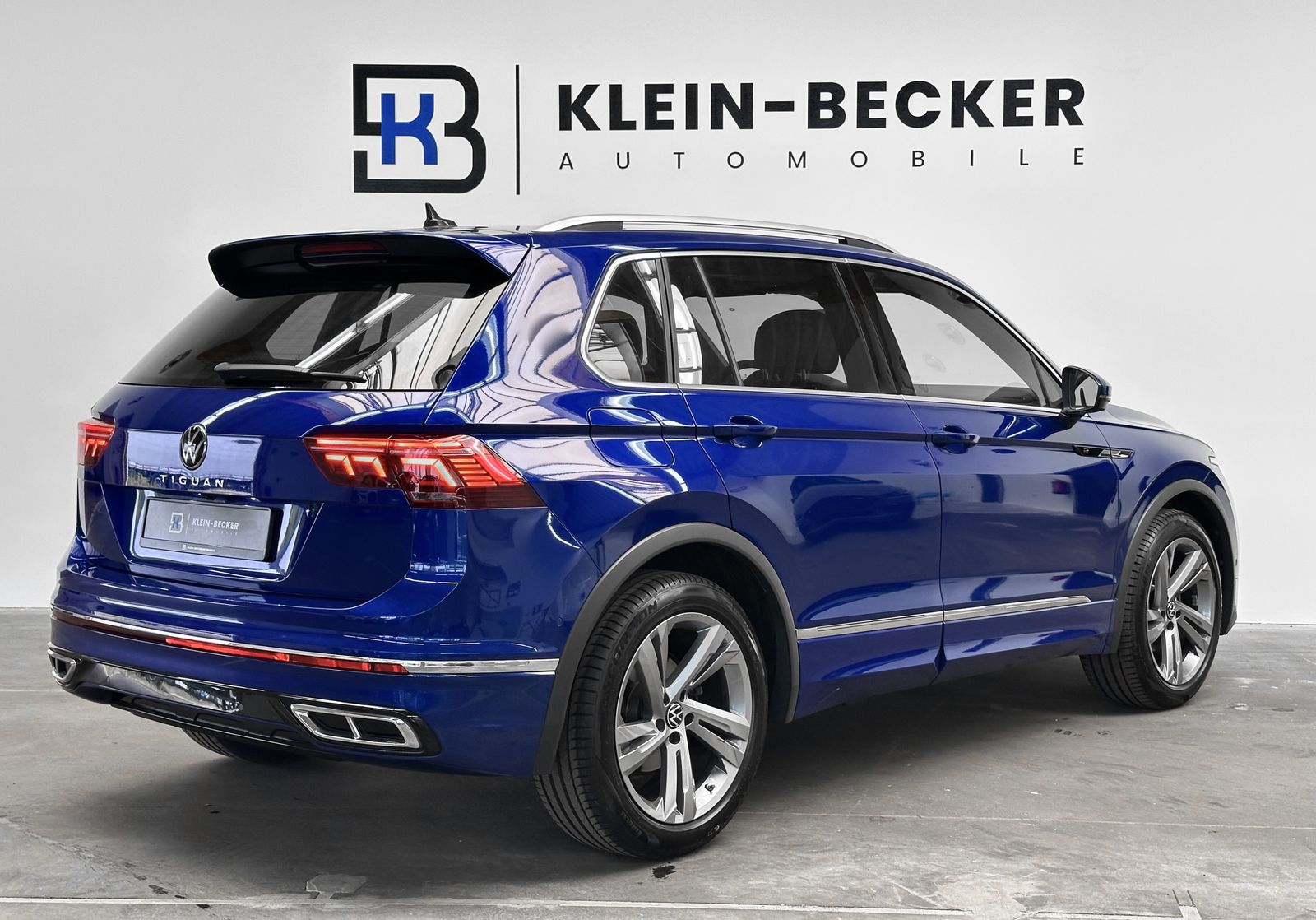Volkswagen Tiguan R-Line - Samsaru's Car Outlet