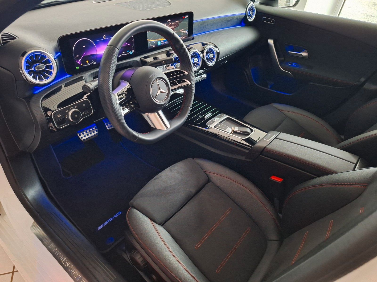 Mercedes-Benz A 180 Limousine AMG Line - Samsaru's Car Outlet