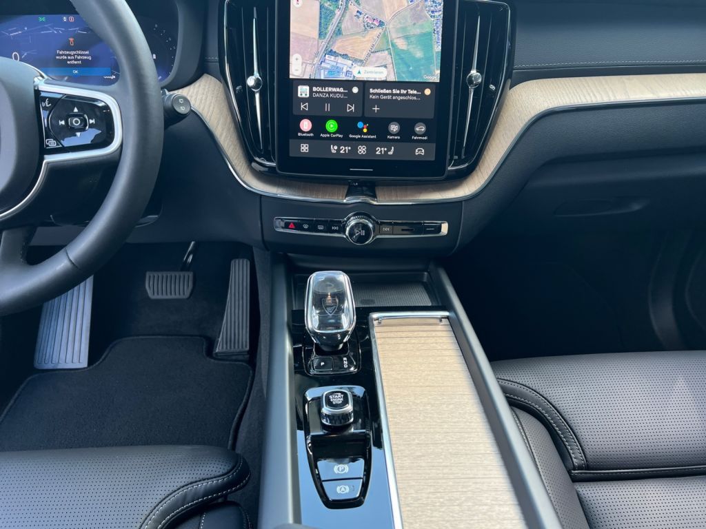 Volvo XC60 B5 AWD Ultra Dark - Samsaru's Car Outlet