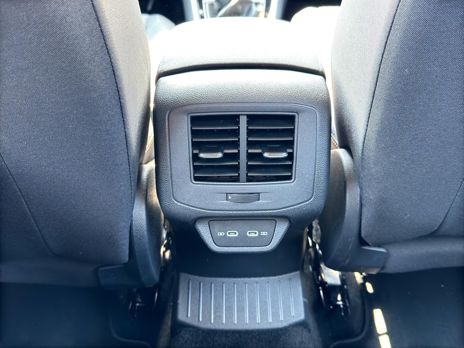 Volkswagen T-Roc Life 2.0 TDI - Samsaru's Car Outlet