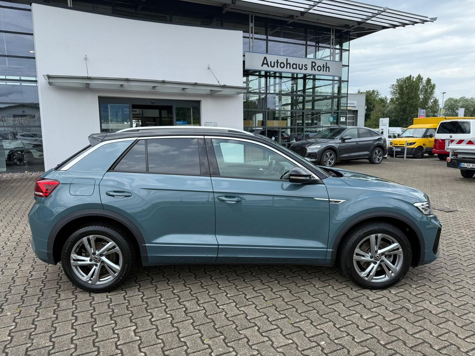 Volkswagen T-Roc 2.0 TDI R-Line - Samsaru's Car Outlet