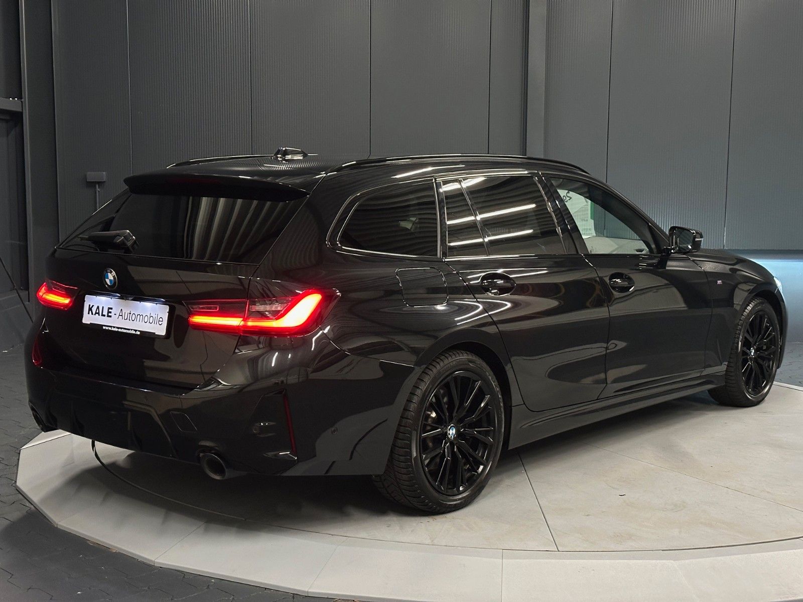 BMW 330d touring xDrive M-Sport - Samsaru's Car Outlet