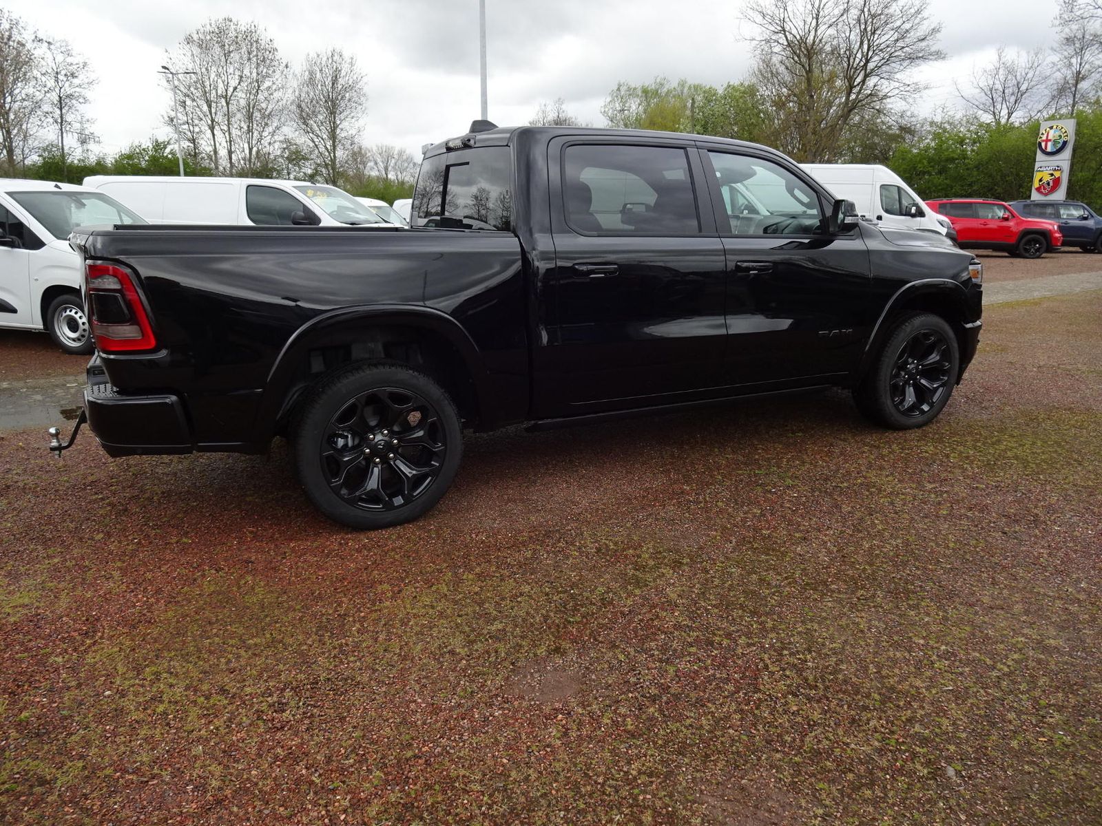 Dodge RAM Limited Night Edition 5.7L V8 HEMI Crew Cab