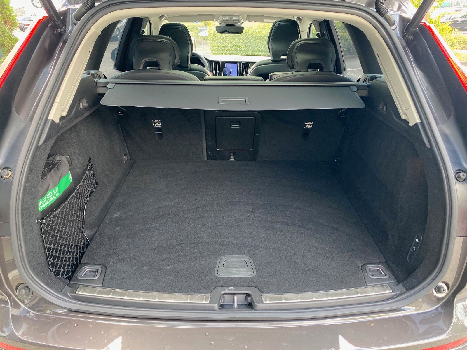 Volvo XC 60 B5 AWD Ultimate Dark - Samsaru's Car Outlet