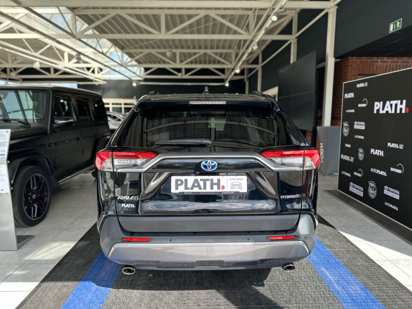 Toyota RAV 4 Hybrid - Samsaru's Car Outlet