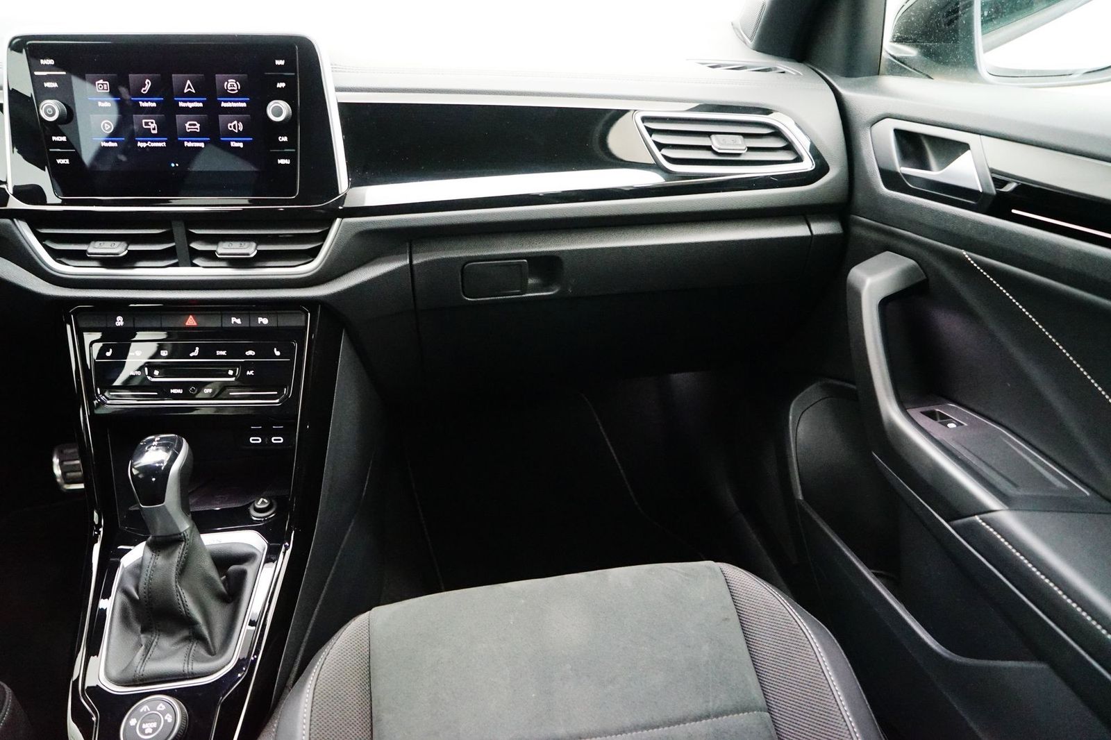 Volkswagen T-Roc 2.0 TSI Aut. R-Line - Samsaru's Car Outlet