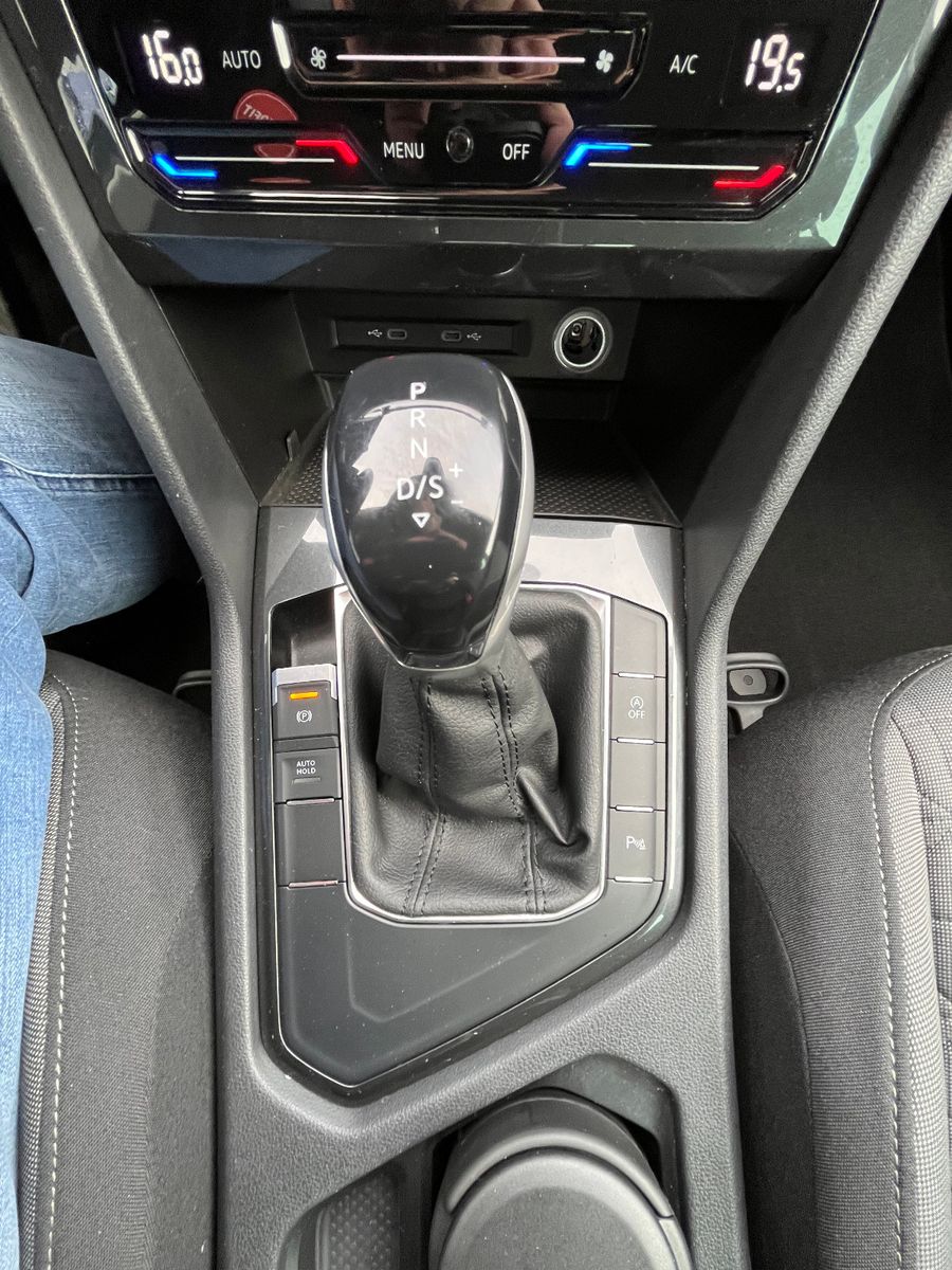 Volkswagen Tiguan Life - Samsaru's Car Outlet