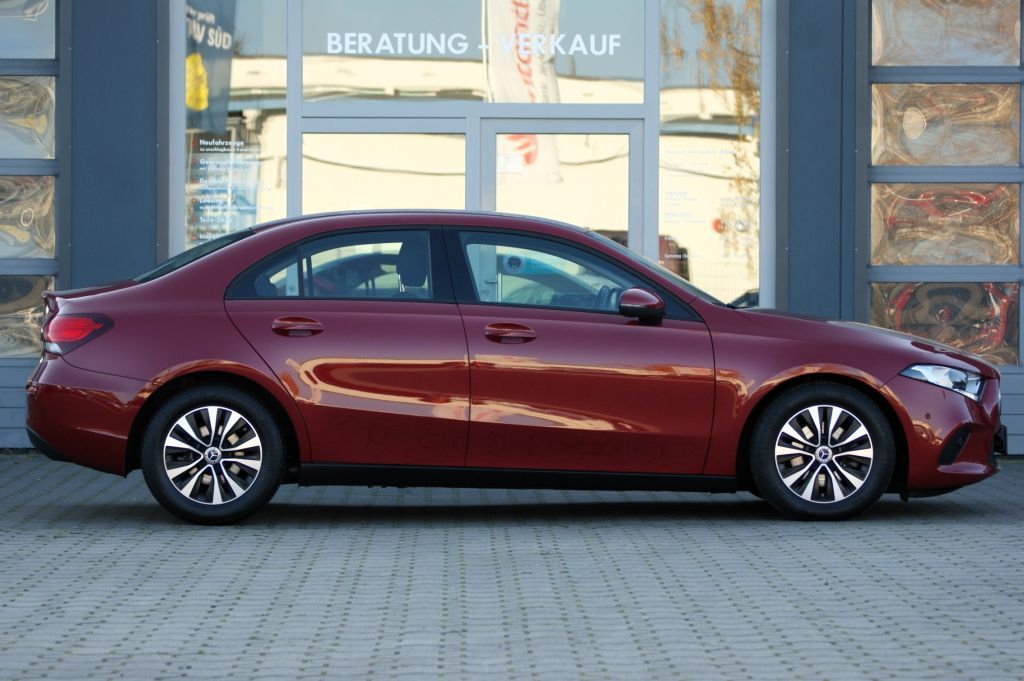 Mercedes-Benz A 180 d 7G-DCT - Samsaru's Car Outlet