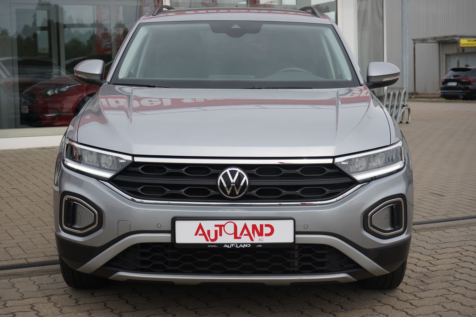 Volkswagen T-Roc 1.0 TSI Life - Samsaru's Car Outlet
