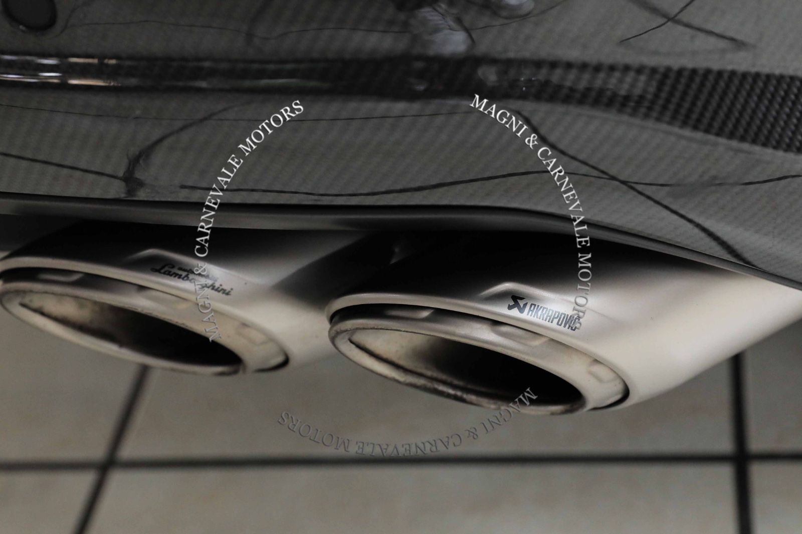 Lamborghini Urus - Samsaru's Car Outlet